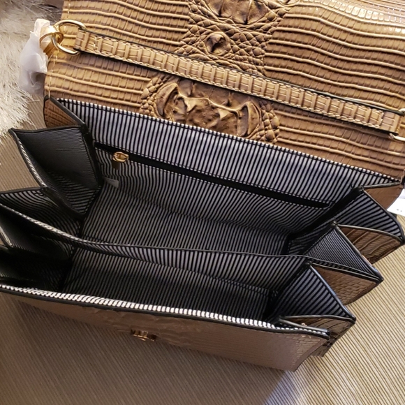 Croc Embossed Sunset Crossbody Bag - Picture 11 of 16